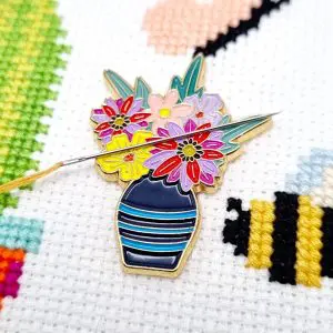 Vase of Flowers Needle Minder- 2.4″ x 3.7″