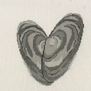 Clam Shell Heart- 4 3/8" x 4.5"-18 Mesh