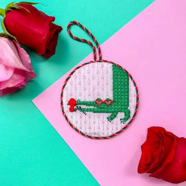 Valentine's Gator Round- 4" Round-18 Mesh