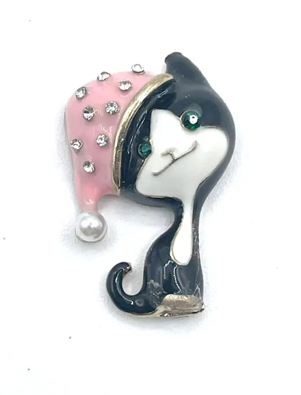 Vintage Cat with a Hat-7/8 " x 1 1/8"