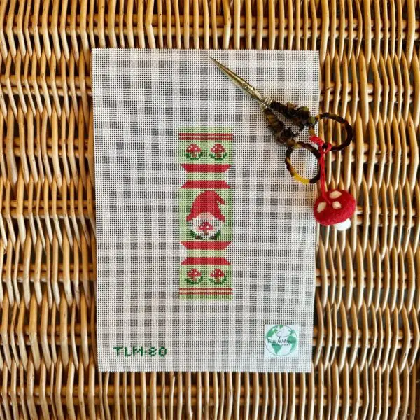 Christmas Crack- Gnome for the Holidays- 1.5" x 5"- 18 Mesh